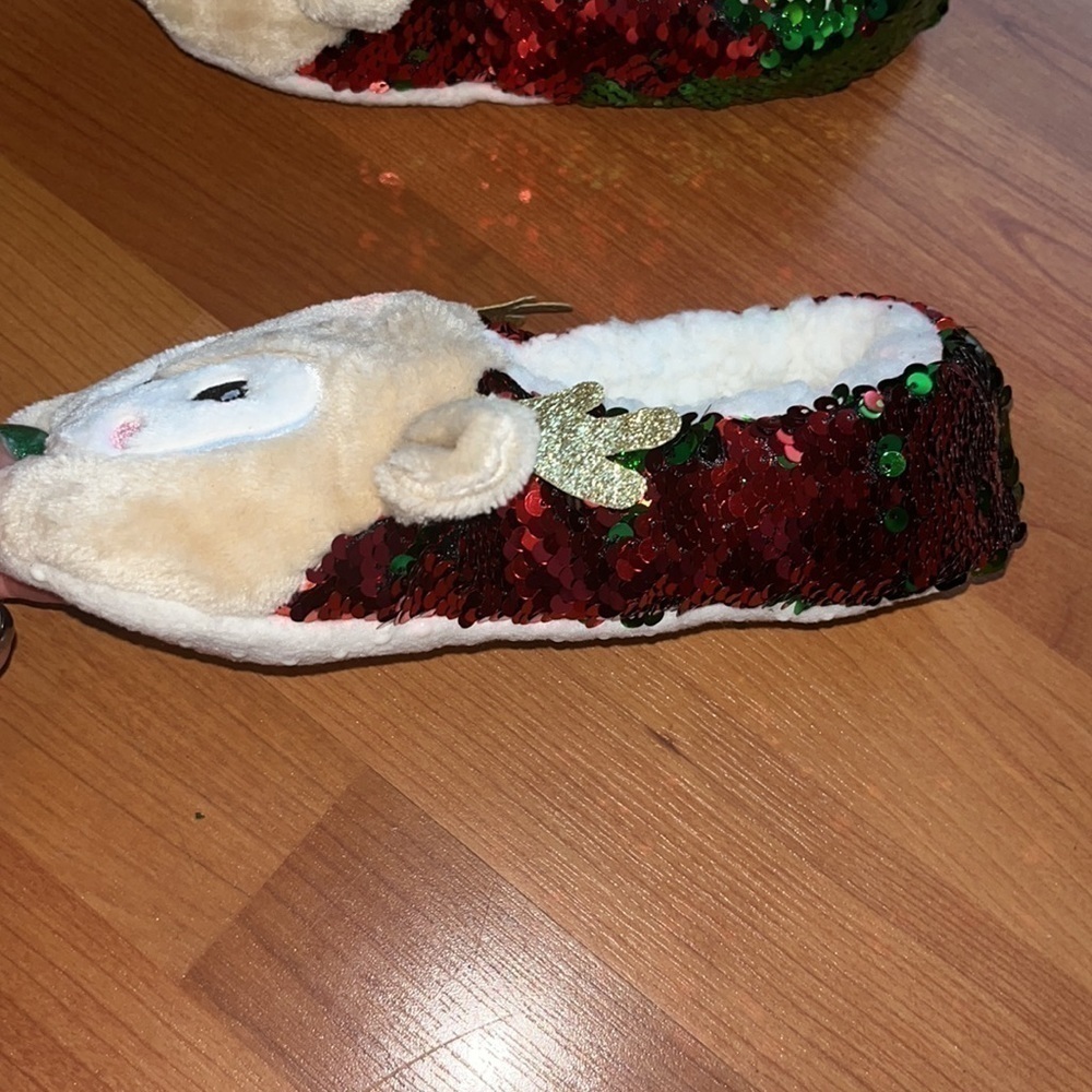 Reindeer women’s Christmas holiday sequins slippers house shoes Size Medium - Picture 3 of 6